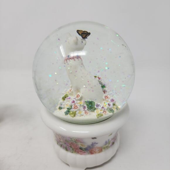 Westland KittyKats Figurines White Floral Cats Butterfly Musical Snow Globe (4) - Picture 13 of 15